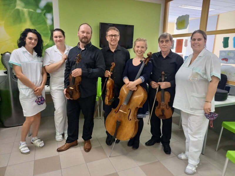 koncert pro internu v nemocnici MB